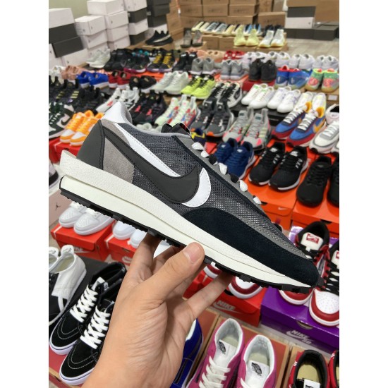 SACAI × NIKE LDV Waffle（S31）