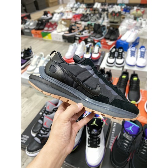 Sacai X NIKe regasus vaporrly SP(S37)