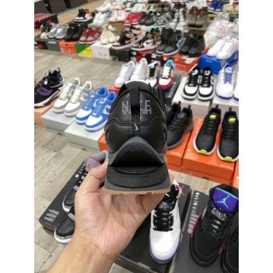 Sacai X NIKe regasus vaporrly SP(S37)