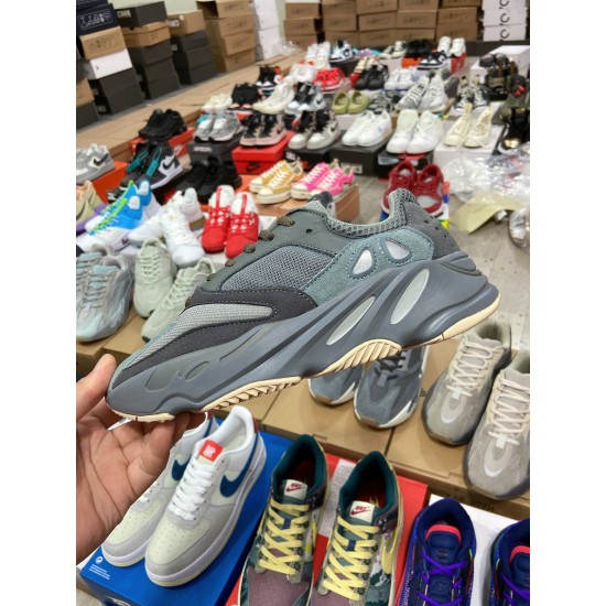 ADIDASYeezy Boost 700 “Teal Blue”（Y79)