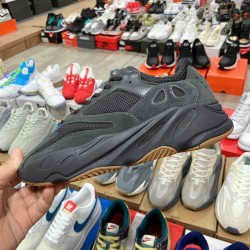 Adidas Originals Yeezy Boost 700 V1Utility Black（Y85)