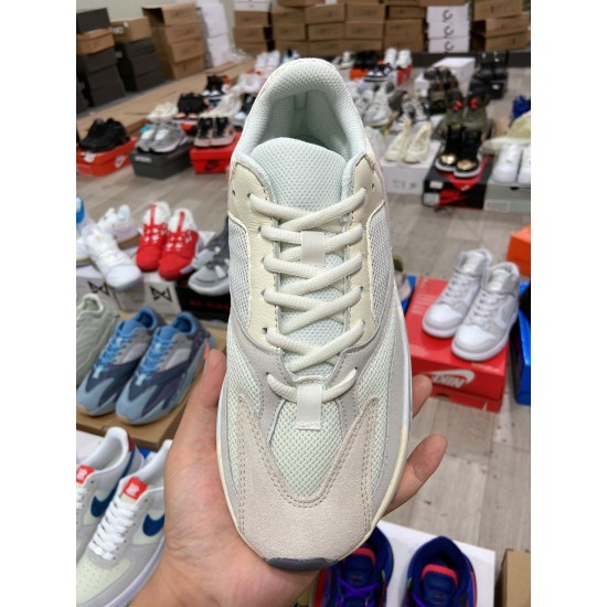 Adidas Yeezy 700 Boost “Analog”（Y84)