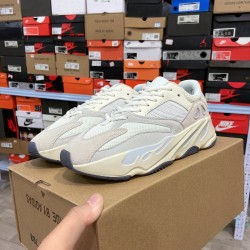 Adidas Yeezy 700 Boost “Analog”（Y84)