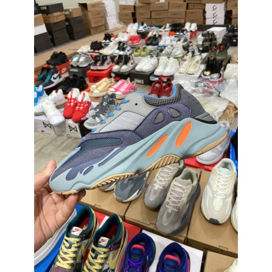 Adidas Yeezy 700 Boost “Carbon Blue”（Y89)