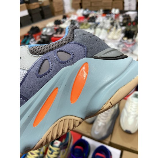 Adidas Yeezy 700 Boost “Carbon Blue”（Y89)