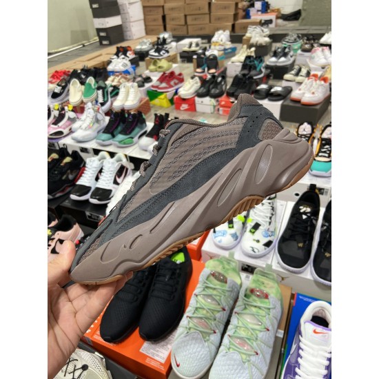 Adidas Yeezy Boost 700 V2（Y93）