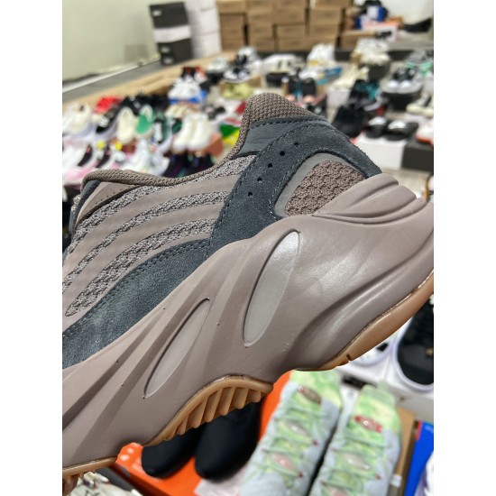 Adidas Yeezy Boost 700 V2（Y93）