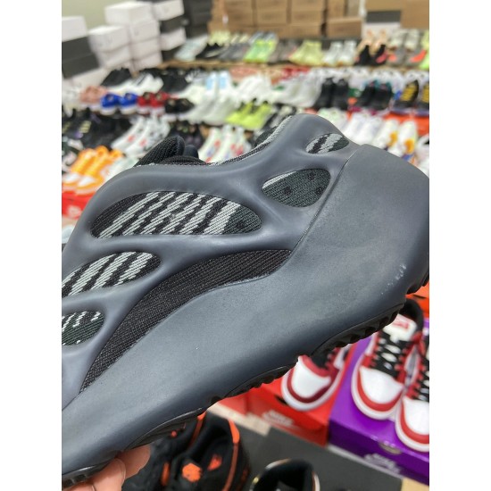 YEEZY BOOST 700 V3 “Alvah”（Y95）