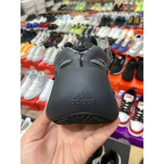 YEEZY BOOST 700 V3 “Alvah”（Y95）