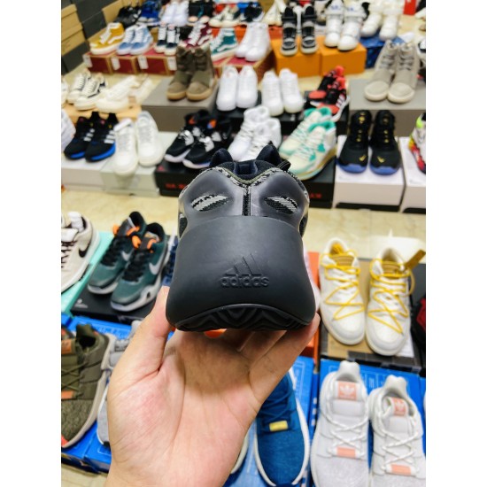 YEEZY BOOST 700 V3（Y76)