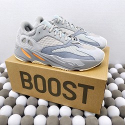 YEEZY BOOST 700（Y72)