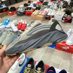 Yeezy Boost 700 V2 “Tephra”（Y78)