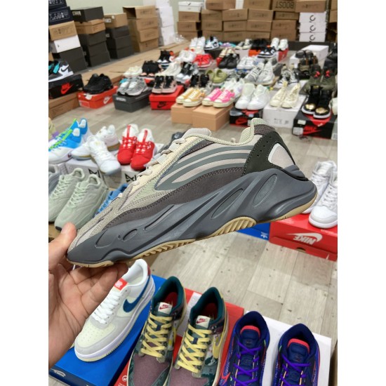 Yeezy Boost 700 V2 “Tephra”（Y78)