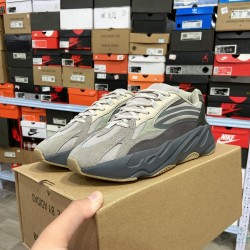 Yeezy Boost 700 V2 “Tephra”（Y78)