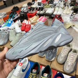 adidas Yeezy Boost 700 V2 “Hospital Blue”（Y82)