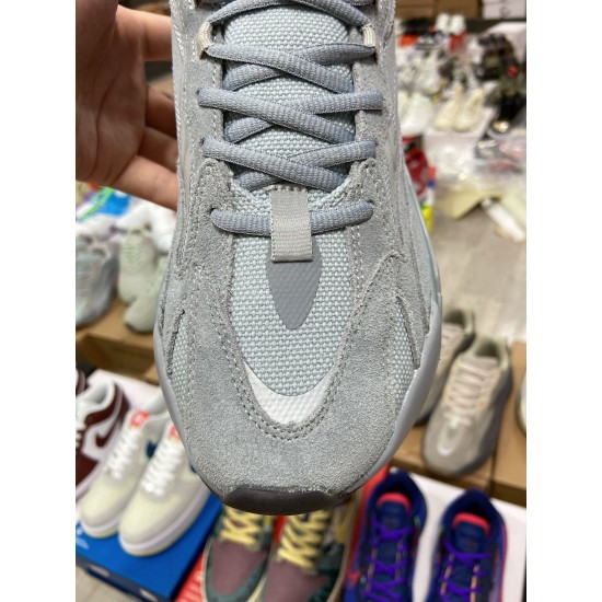 adidas Yeezy Boost 700 V2 “Hospital Blue”（Y82)